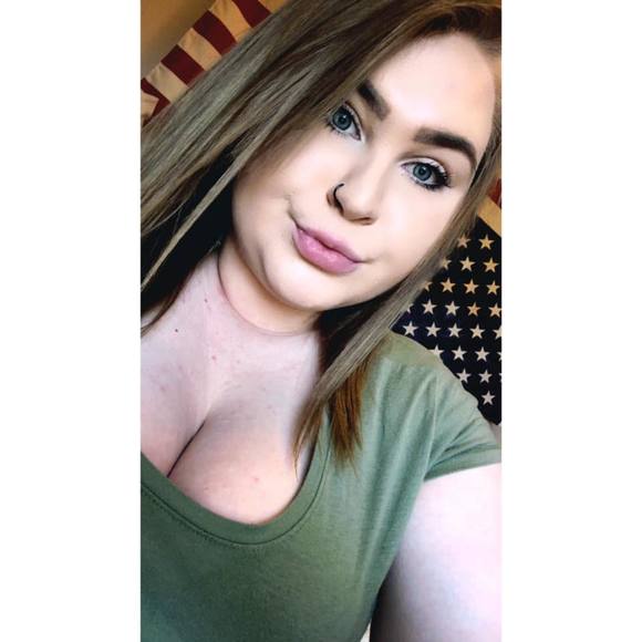 Meet your Posher, Kenzie - Picture 1 of 1